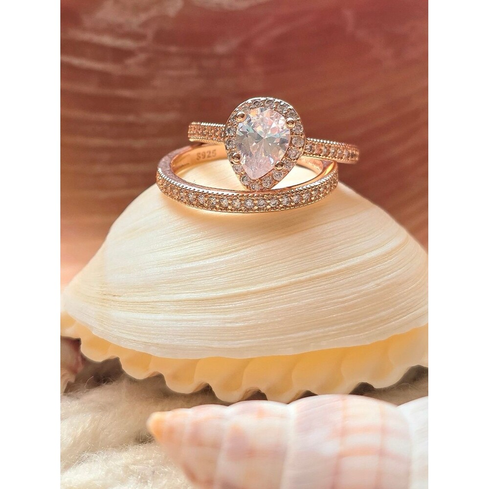 💎NEW💎 ROSE GOLD SIMULATED DIAMOND HALO RING SET - Picture 2 of 11